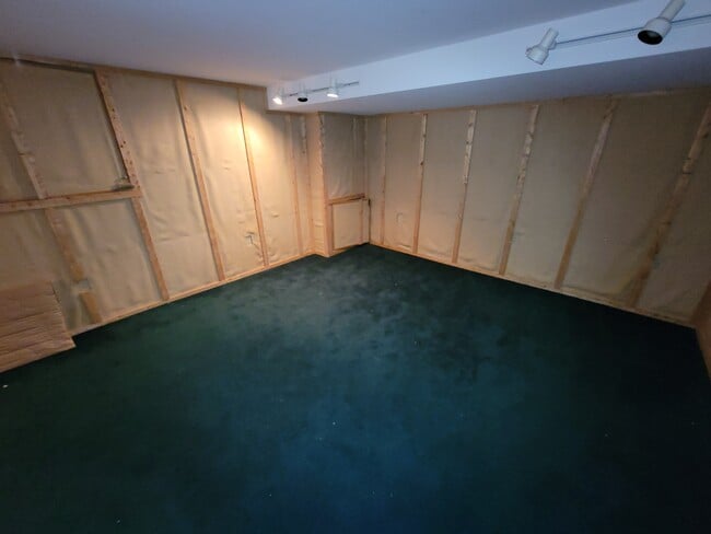 Building Photo - 2104 Harrison Ct