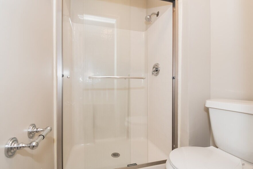 Building Photo - 7390 Overland Park Blvd