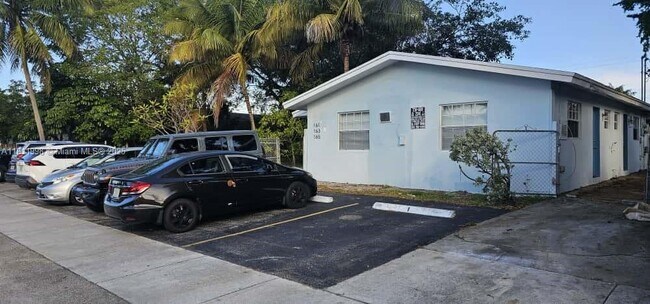 Primary Photo - 161 NW 40th St