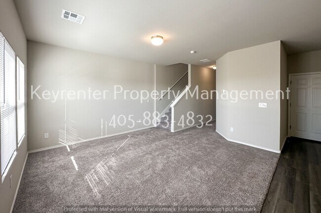 Building Photo - Gorgeous 3 Bed 2.5 Bath Two Story Home in Heart Of Yukon!