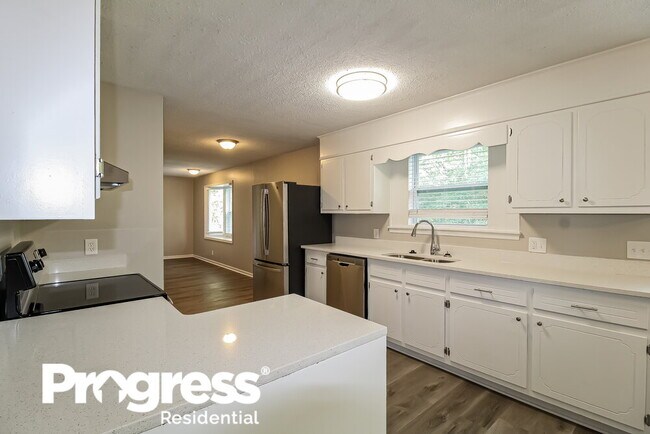 Building Photo - 632 Country Club Dr