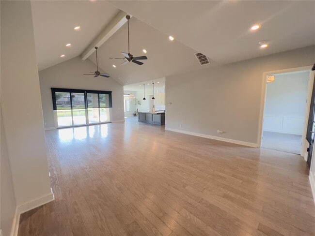 Building Photo - 424 Seville Dr