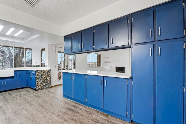 Building Photo - 4613 Sun Valley Dr