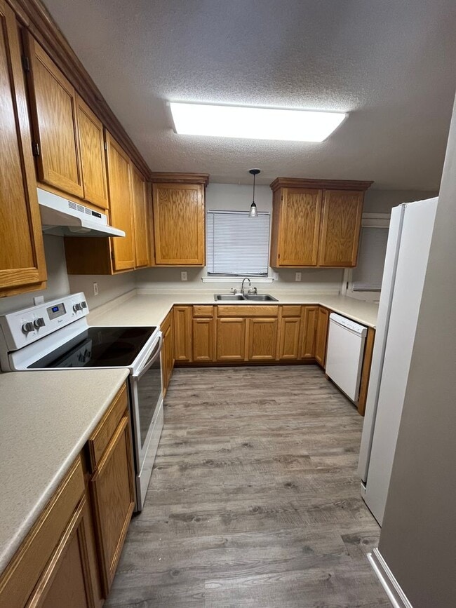 Building Photo - 10032 Ferguson Ave