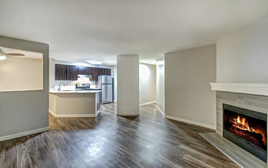 Bay Court at Harbour Pointe apartments — community photo - Bay Court at Harbour Pointe