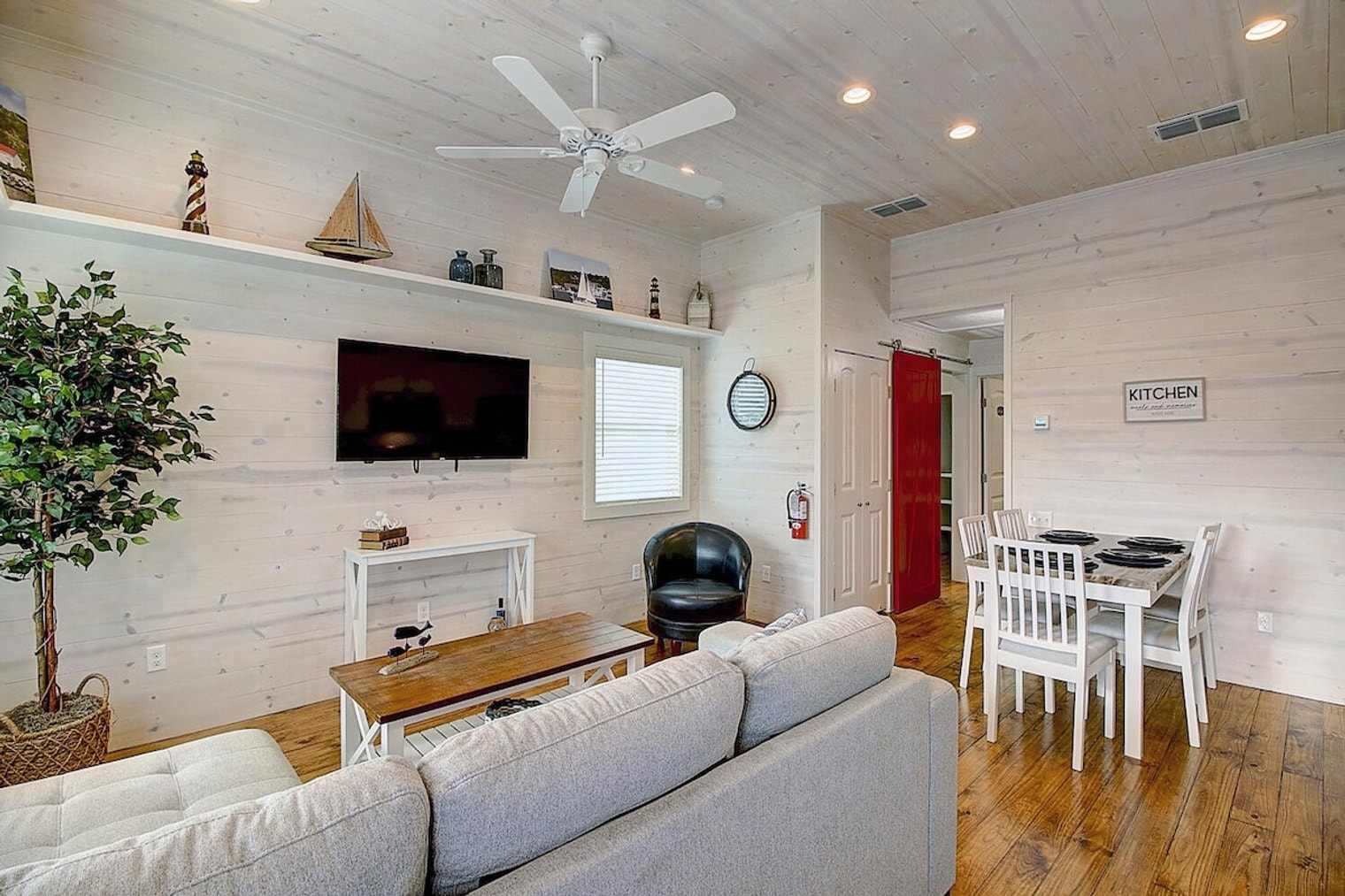 Building Photo - 1924 Eleventh Street-SI ID1023237P