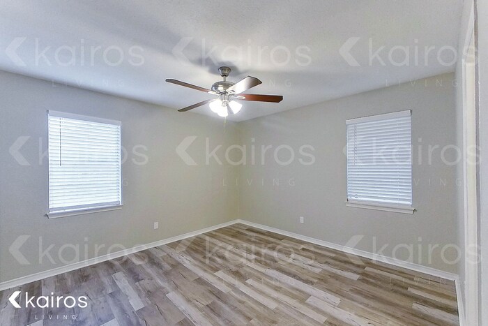 Building Photo - 914 W Pleasant Run Rd