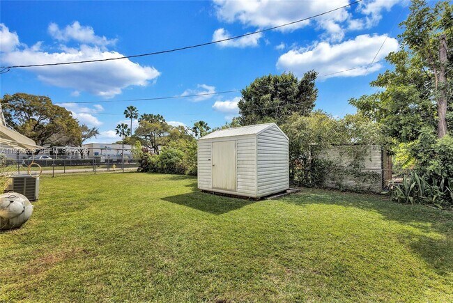 Building Photo - 6200 SW 18th St