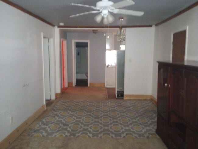 Building Photo - 3 Bedroom 1 Bathroom