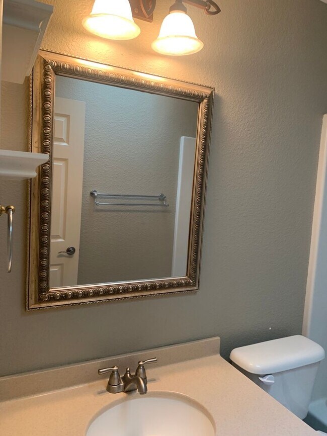 Building Photo - 2BR/1BA Town home in Fayetteville! Walk to UofA Campus!