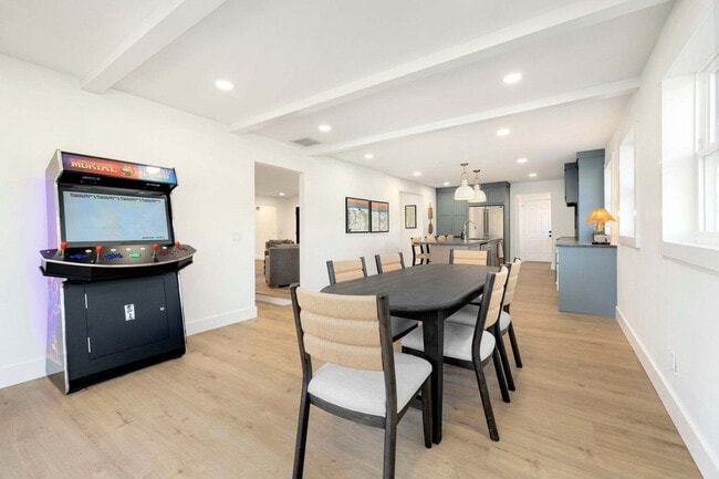 Building Photo - 89 Mayfair Dr