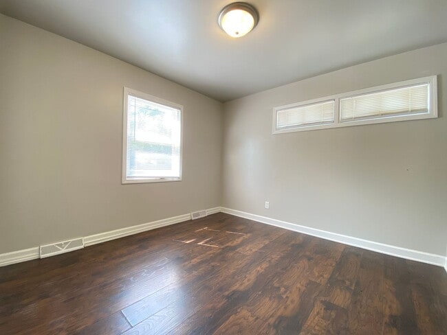 Building Photo - 3 Bedroom Home In Gary