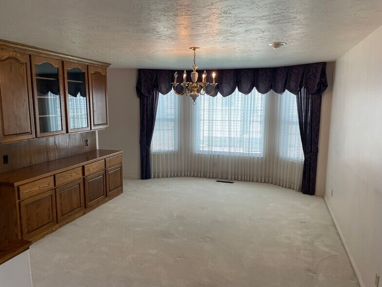 Building Photo - 132 N 170 E