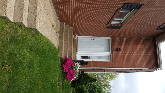 Building Photo - 224 Bower Hill Rd