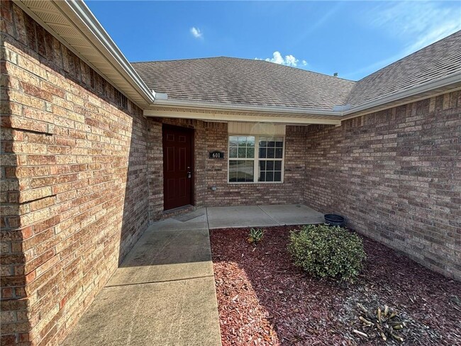 Building Photo - 601 Lasso Ln