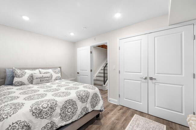 Building Photo - 2341 N College Ave