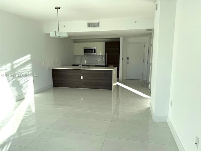 Building Photo - 301 Altara Ave