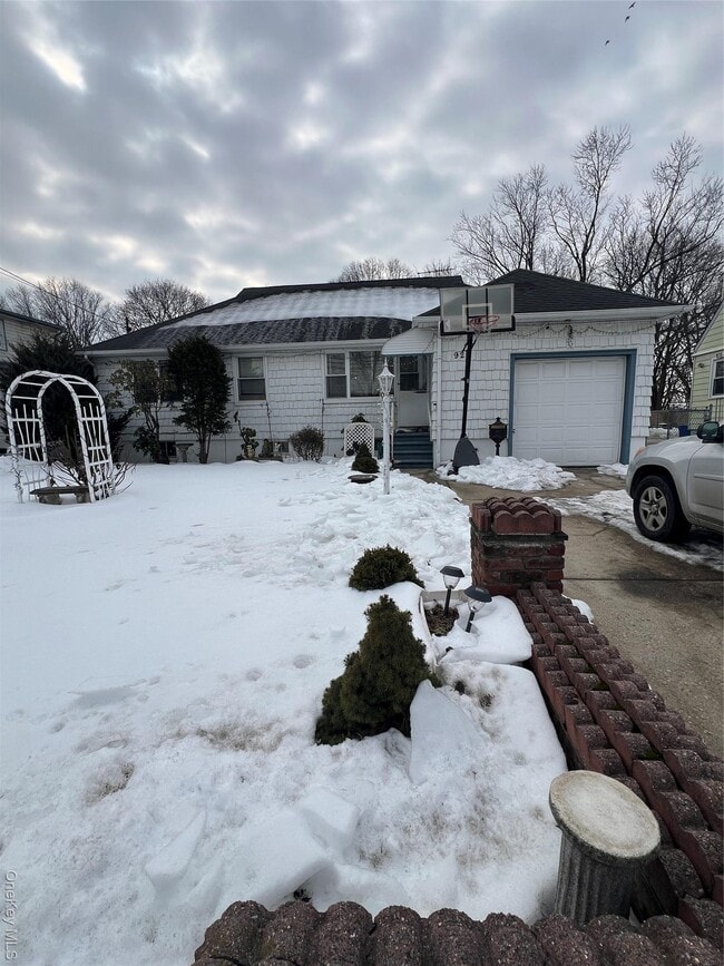 Building Photo - 92 Fir St