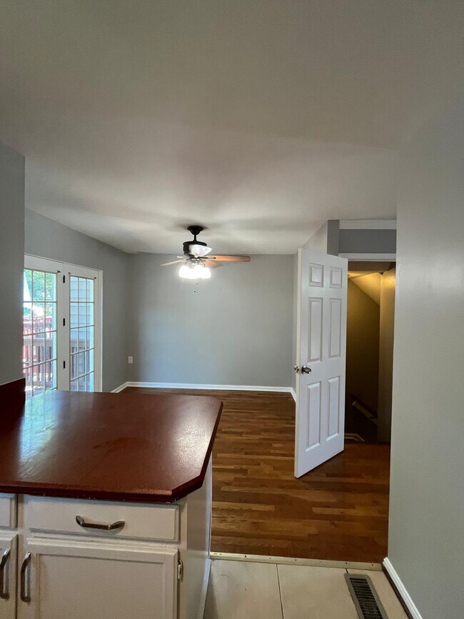 Building Photo - 4674 Mews Dr