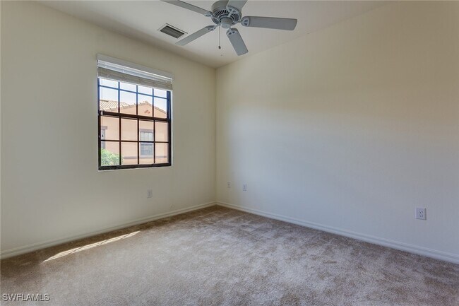 Building Photo - 9037 Alturas St