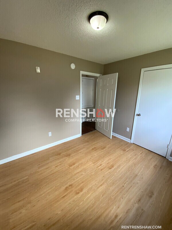 Building Photo - 632 Lee St