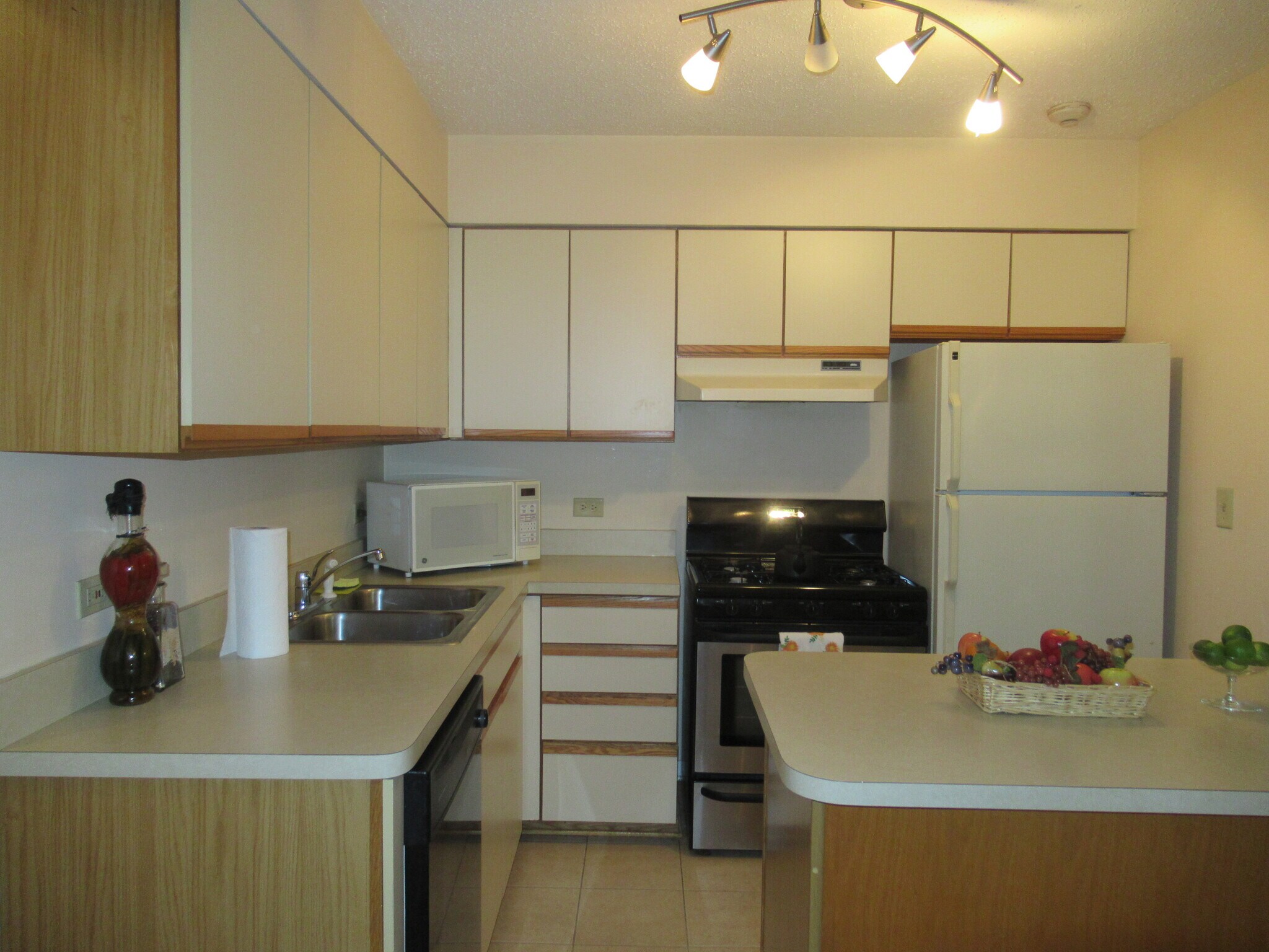 Building Photo - 9 Cedar Ct