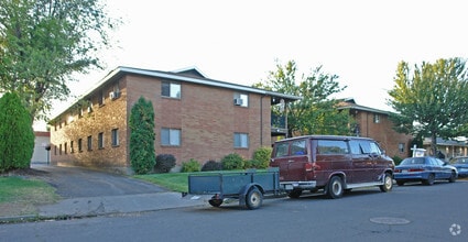 Building Photo - 6021-6025 N Mayfair St