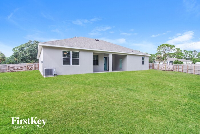 Building Photo - 898 Haftez St NE