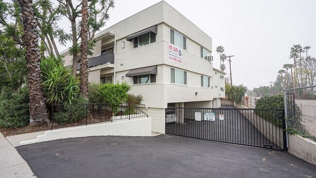 Building Photo - Beverly Arms