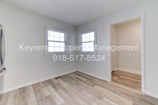 Building Photo - Gorgeous 2 Bedroom West Tulsa Home!