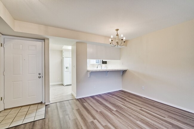 Building Photo - Cute One Bedroom Condo with Central AC and Heat.