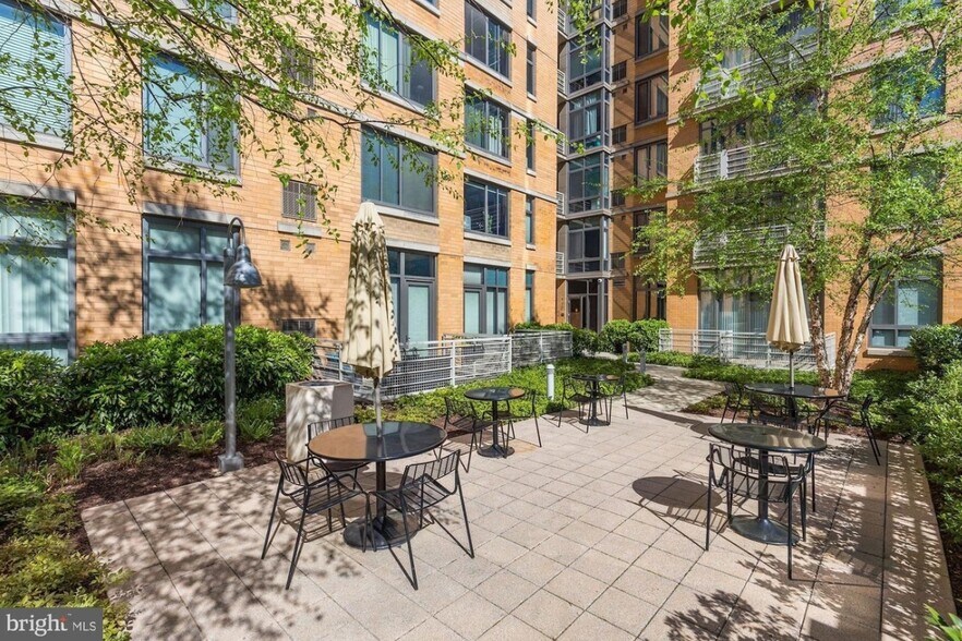 Building Photo - 440 L St NW
