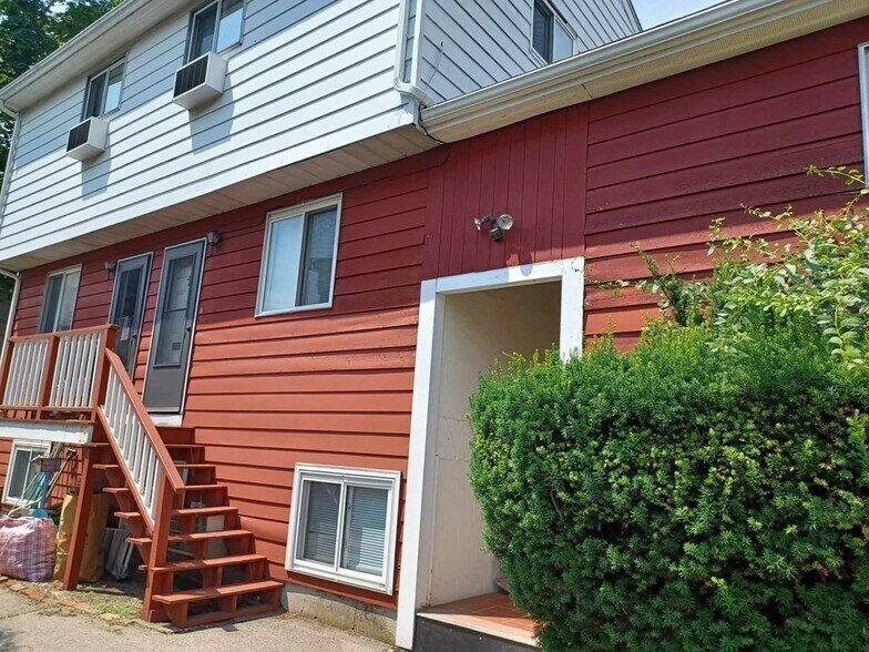 Building Photo - 108 Perkins St