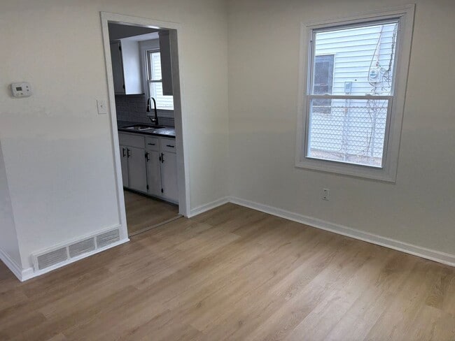 Building Photo - 870 Geneva Ave