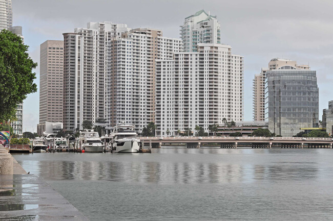 Building Photo - 1200 Brickell Bay Dr