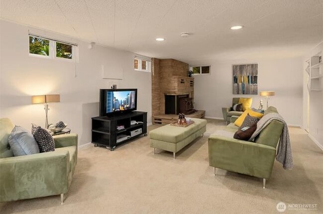 Building Photo - 5035 47th Ave NE