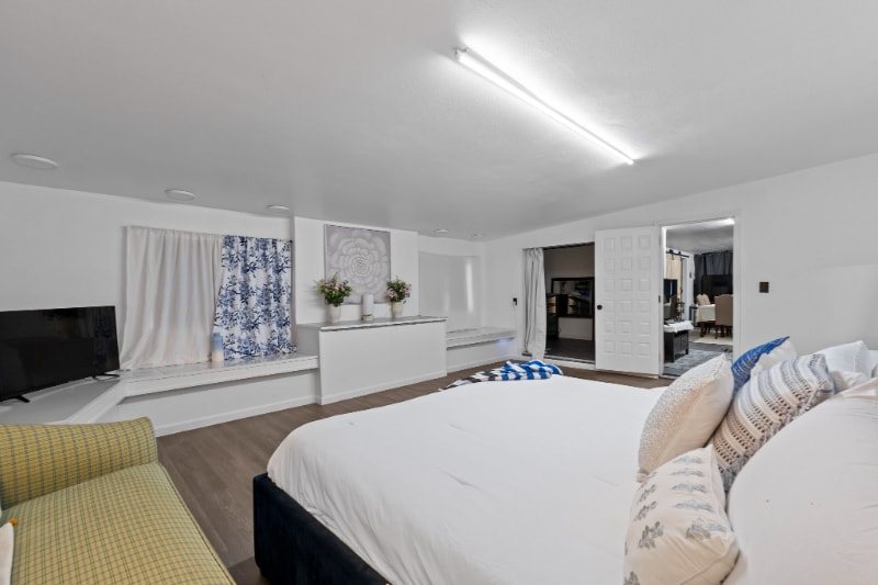 Building Photo - 228 Sunset Dr