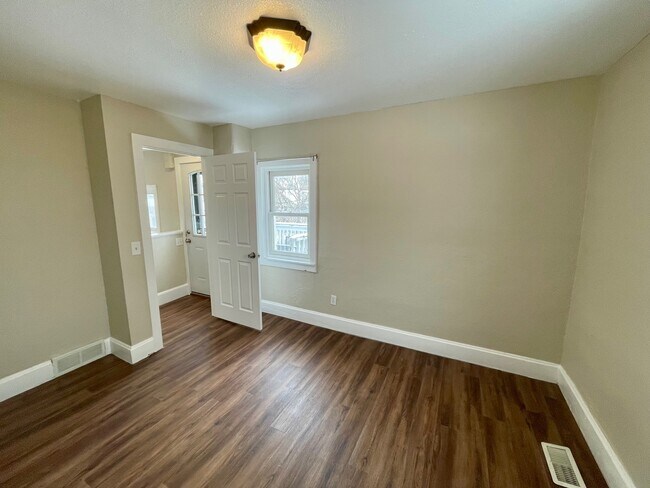 Building Photo - 5007 W 43rd Ave