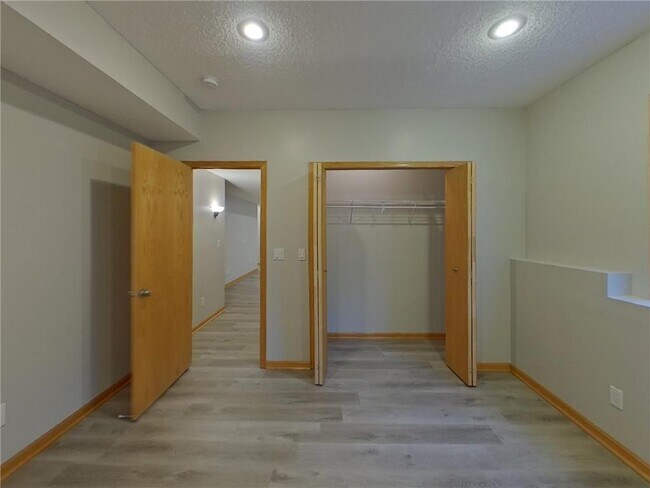 Building Photo - 8970 Windsor Cir