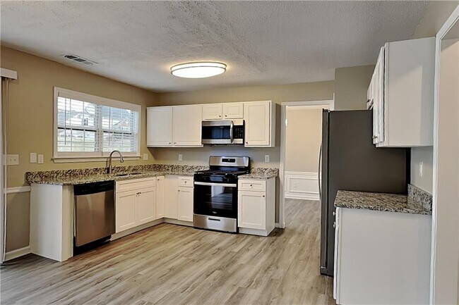 Building Photo - 241 Creel Chase NW