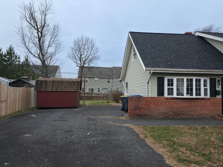 Building Photo - 8 Lynch Farm Dr