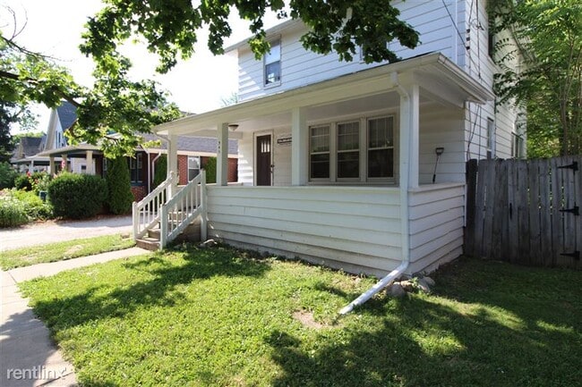 Building Photo - 945 Woodlawn Ave