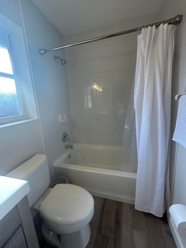 Building Photo - 1136 Staghorn St