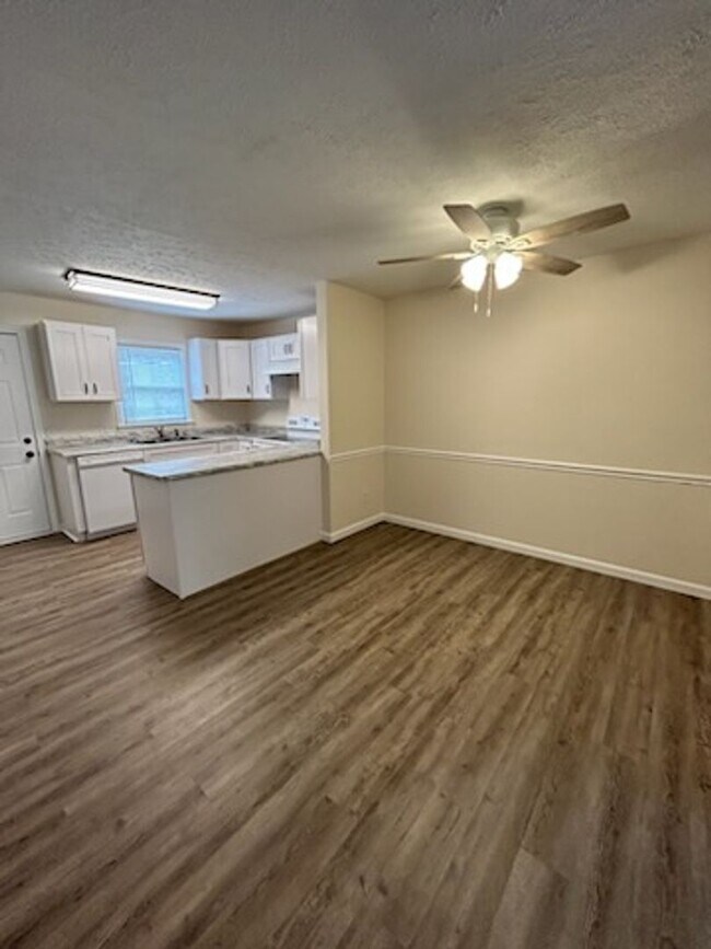 Building Photo - 1840 Woodland Ave