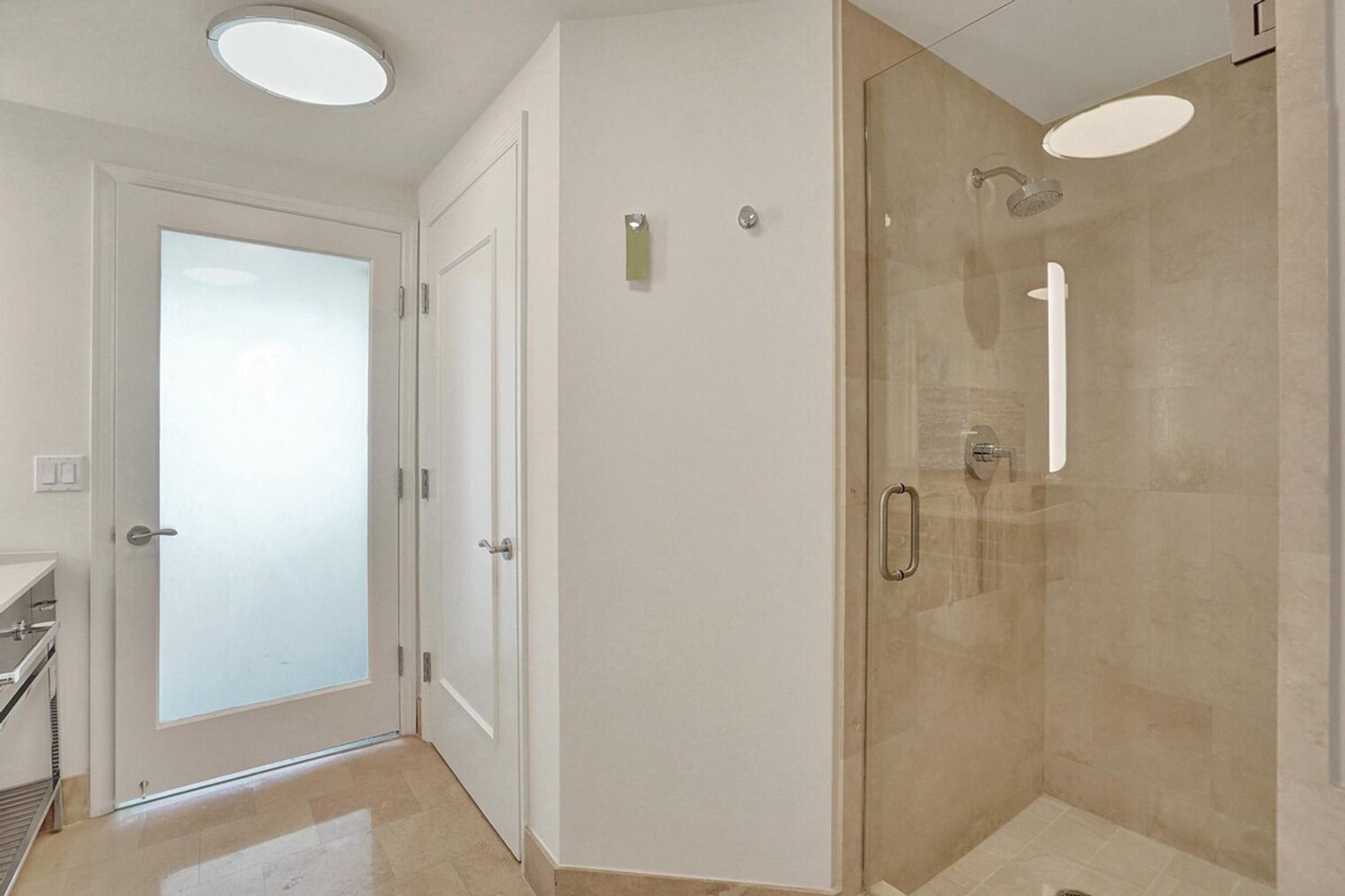 Building Photo - 4401 Collins Ave