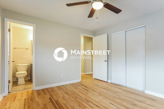 Building Photo - 4 Bedroom Pet-Friendly Home in AURORA, CO with Main Street Renewal