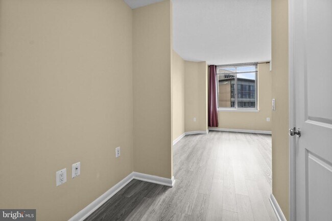 Building Photo - 851 N Glebe Rd