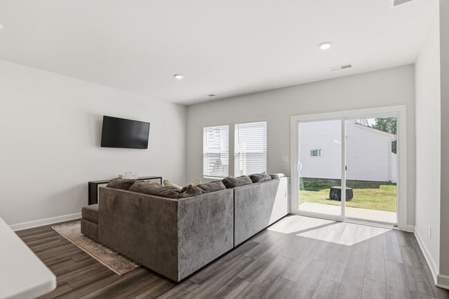 Building Photo - 2317 Belterra Dr