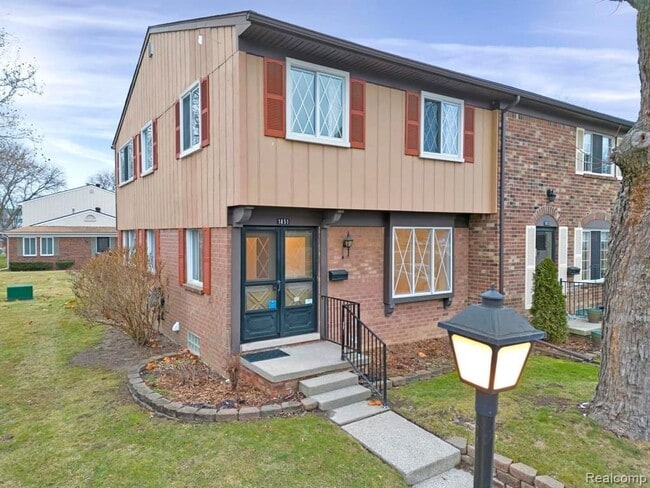 Primary Photo - 1851 Shire Ct