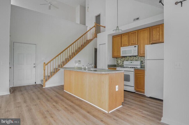 Building Photo - 9810 Feathertree Terrace
